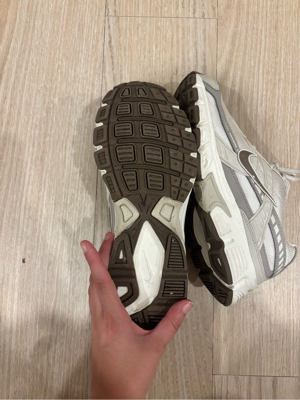 Nike Women's Initiator Retro Sneakers - Picture 6 of 9